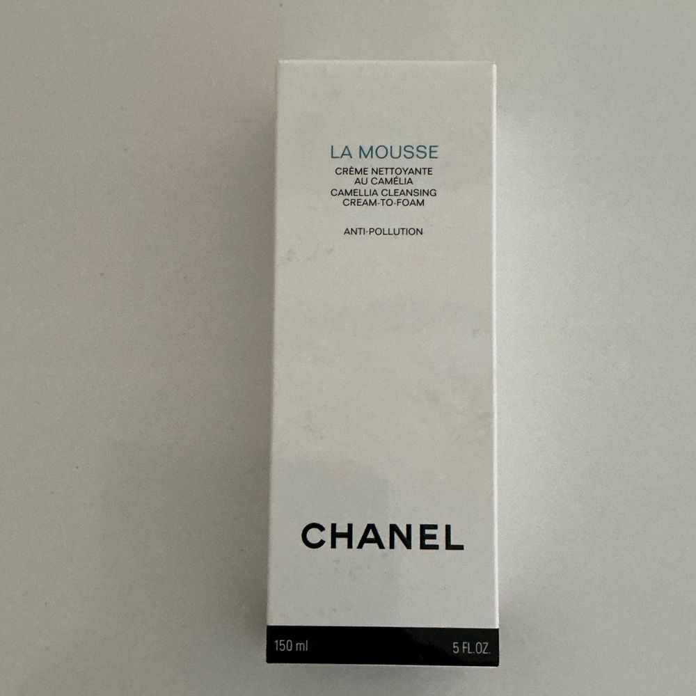 CHANEL La Mousse Cleanser - White and Black
